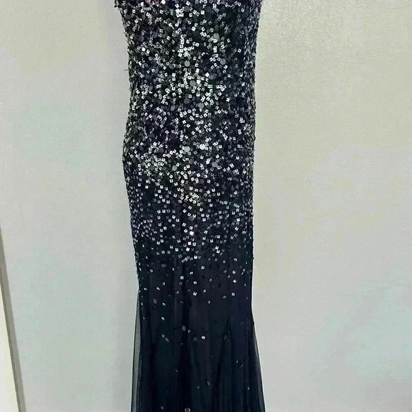 165. NWT Adrianna Papell Beaded Maxi Gown Dress size 4 - Picture 8 of 12